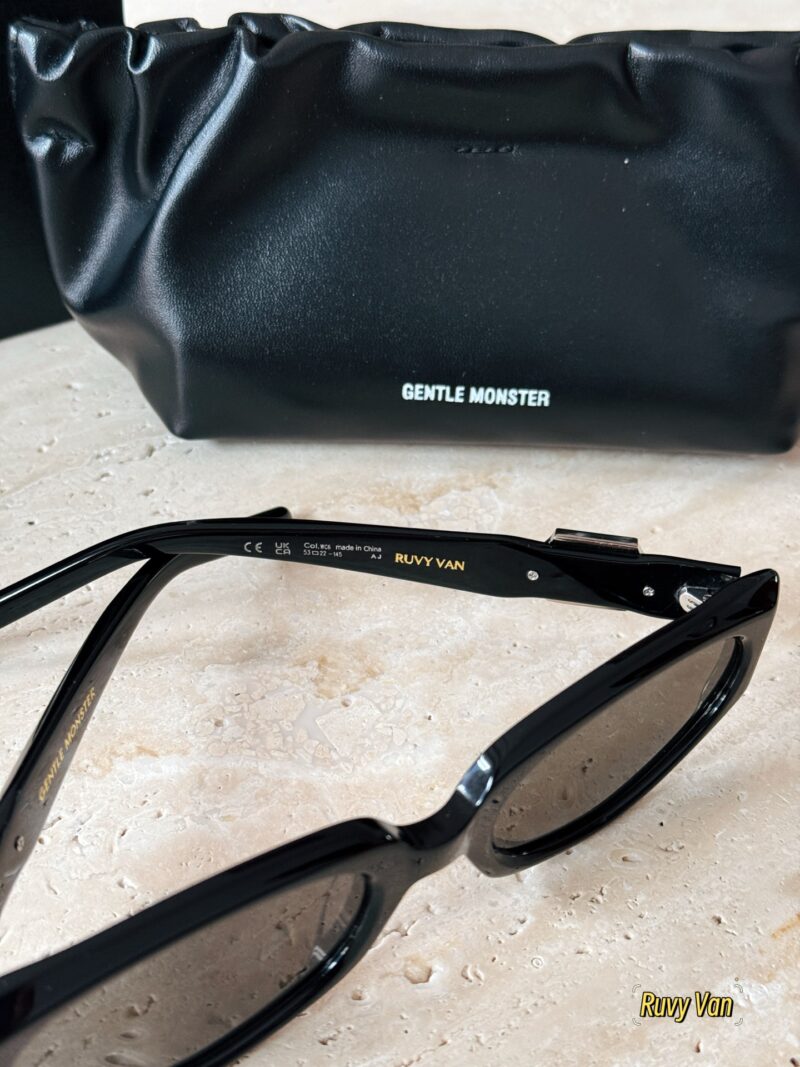 f9196a4700.jpg 190 Pack
GM Ruvy Van jewelry collection is really beautiful~
Stylish girl's 25 year new must-have GM sunglasses!
Diamond black ultra wide and face covering
Cool and shining stars all have it~