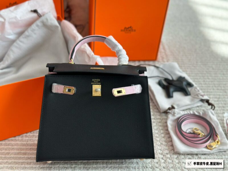 Color blocking ￥ 275
Leather Palm Pattern Gift Silk Scarf Pony Pendant Hermes Kelly Hermes Palm Pattern Calfskin, Material Imported, Size: 28cm. If you like this style, you must take it off. Original mold customization for shipment, hardware with lo...