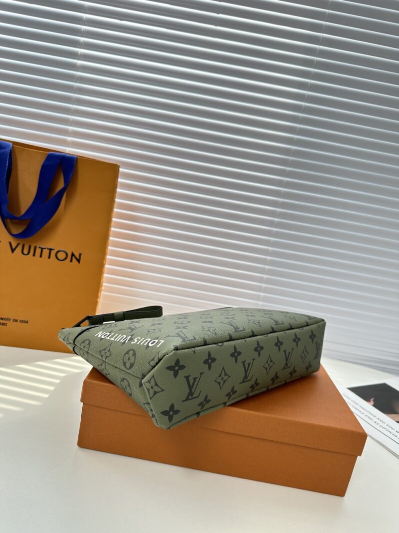 Comes with gift box M 82008 Green Flower Pochette Voyage Souple handbag made of soft Monogram Eclipse coated canvas, with rounded strokes outlining the classic Pochette Voyage handbag lines, providing a comfortable and portable experience. The slim d...
