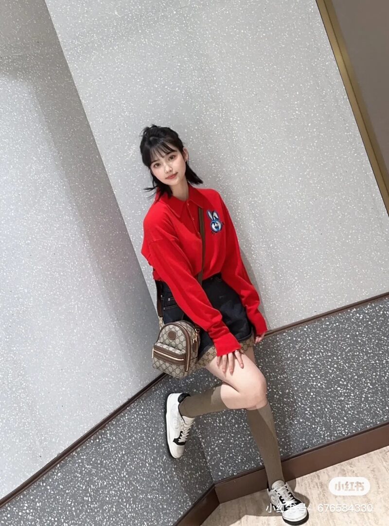 Gucci's new bag
Gucci's new handbag, portable, single shoulder, crossbody, easy to grip both shoulders
QQ is very cute, chubby, and very good at pretending