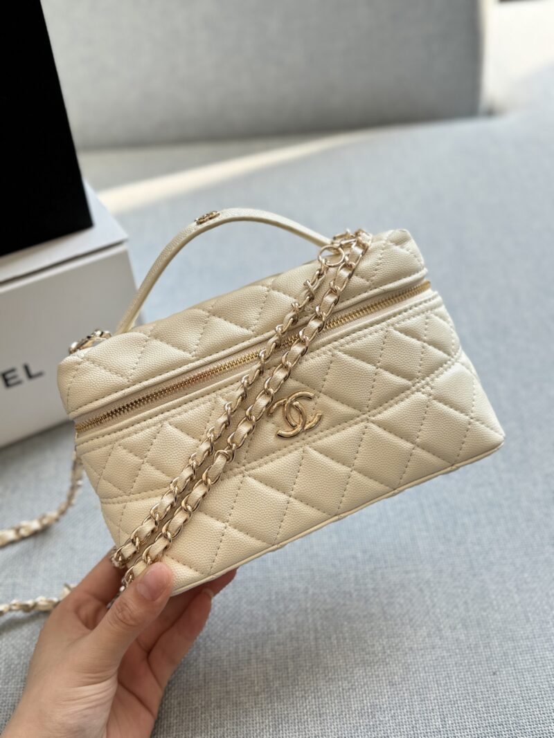 fa0534e4d6.jpg 210 Complete Gift Box Set
size:19×12
CHANEL 25C Handheld Logo Caviar Lunch Box Bag Makeup Box Makeup Box Bag Chain Bag Shoulder Cross Shoulder Handbag
Fragrant lunch box hobo
Also known as a wandering bag
The bag is lightweight and has capacity
Ex...