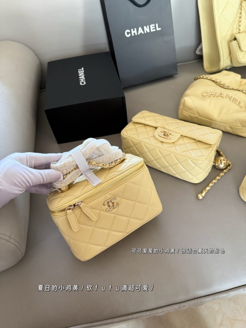 210 Pack
size：18*10cm
Xiaoxiangjia Handle Box Bag
Your upper body is full of immortal energy!
The smooth skin feels super comfortable to the touch
Crossarm/Handheld/
Summer chicken yellow/soft fufu drops super cute/
Search for Double Golden Balls