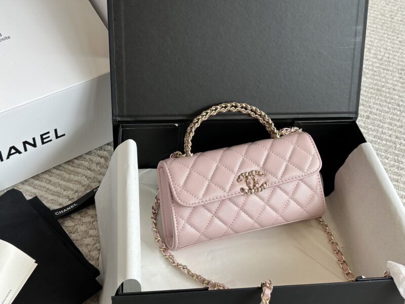 fa61aa3ecb.jpg 210 box
size:19*10cm
15*12cm
Xiaoxiangjia 23Kelly Mobile Bag
This bag type is a whole love to live in
Little Kelly Grandma/Exquisite and Cute/
You can put your phone on
Can be carried by hand or slung diagonally
The caviar cowhide is too perfect!