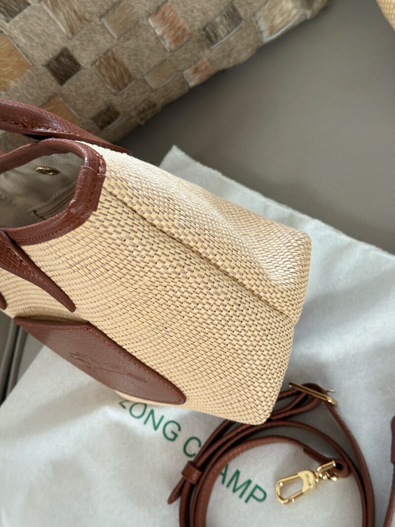 fa6c151a62.jpg 200 with 220 boxes
Size: 17 base, 28 width, 19 height (small)
28 base, 46 upper width, 35 height (large)
Summer outfit | Longxiang grass woven shoulder bag
The appearance is too high! Perfect for pairing with various leisure and holiday styles, the S...
