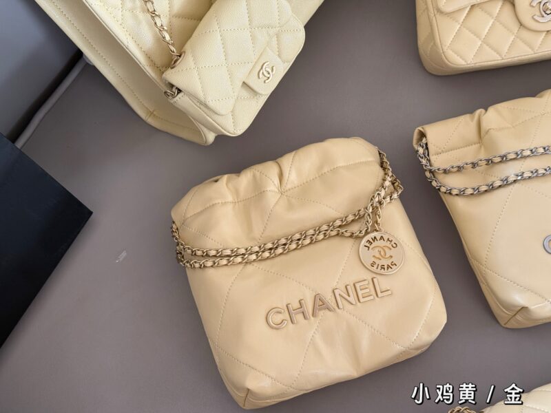 fb00c314cb.jpg 225 boxes
Grandma Xiang's color is really amazing/stunning
size:20*20cm
Xiaoxiangjia Mini 22bag
The scaled down 22bag looks particularly cute and playful,
Still made of calf leather material,
Soft and lightweight!
Search for garbage bag mini
