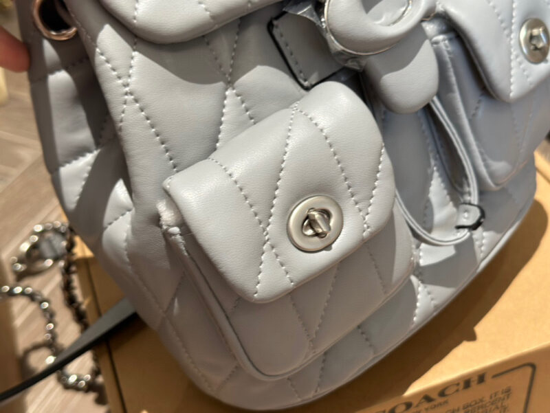 fb1cb9380e.jpg 260 replica version
size:20cm
C's backpack,
Light weight! Highly recommended!
?? I need it for a short holiday!
Search Coach Backpack