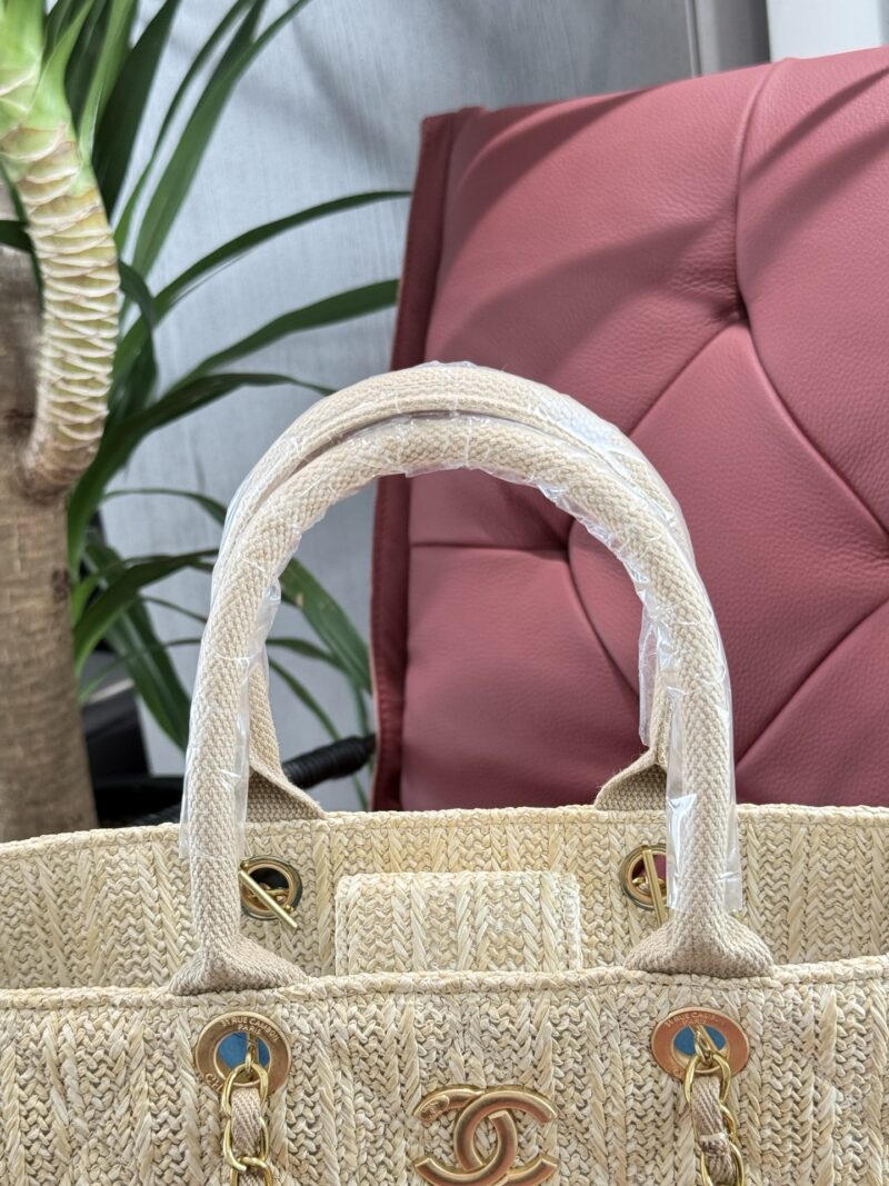 fbb7b1ee19.jpg Chanel woven shopping bag 36cm