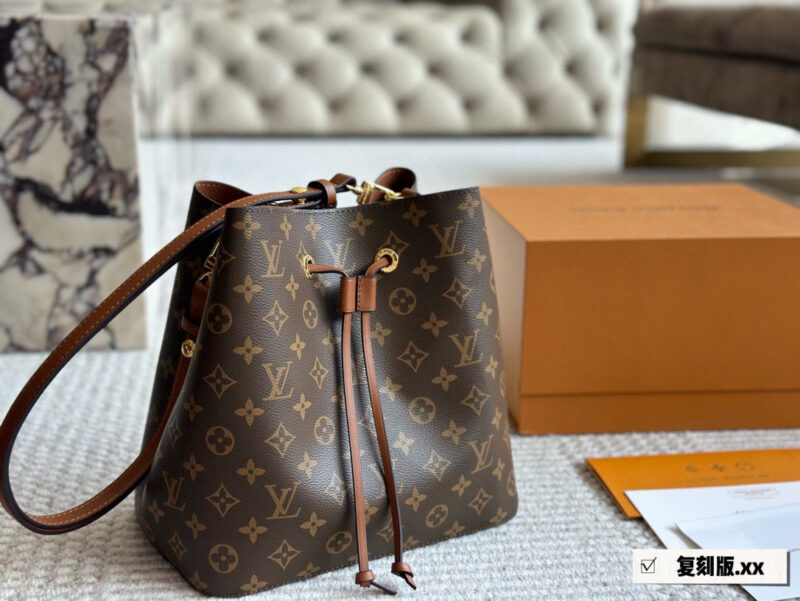 fbc27aceb7.jpg 225 boxes
High quality daily recommendation
L Home Bucket Bag Noe Bucket
This water bucket has a soft texture
Size: 26cm
Cross shoulder/single shoulder is more comfortable
Search for Lv bucket bag