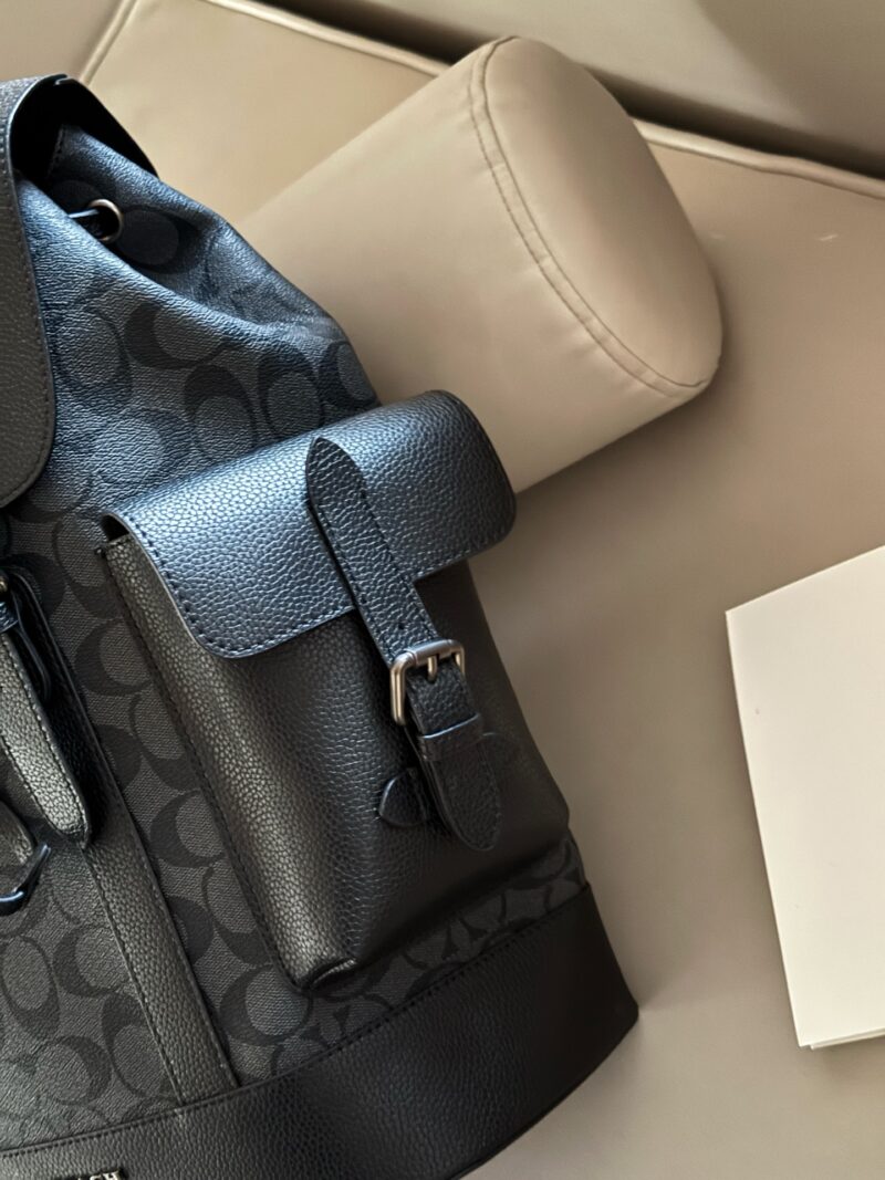 fbeb285121.jpg 260 without box
size:30*40cm
Choose this one! Sending my boyfriend!
C Classic Charcoal Black Grey Backpack
Old flower spliced cowhide!
The overall texture is very good!
Very atmospheric! The structure feels great!
The sense of hierarchy is also gre...