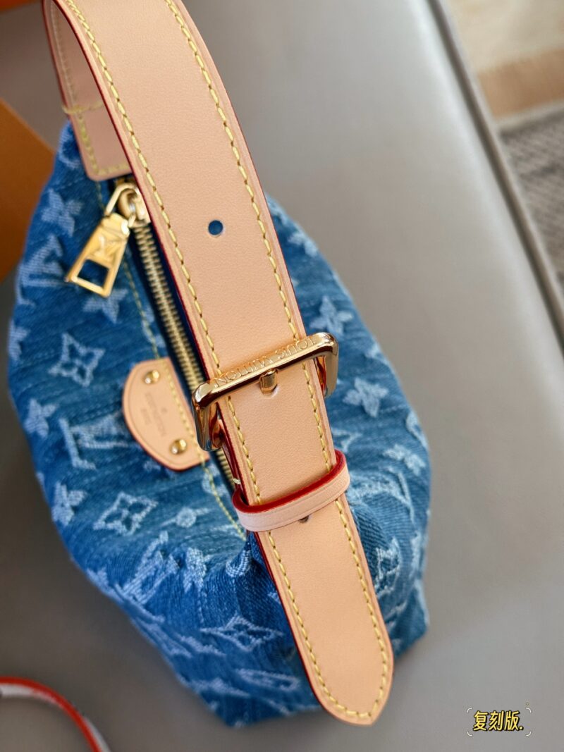 225 box replica version
size：20*11cm
New denim lunch box bags keep up with this trend
That's so cute
Retro is the real top!
L's new denim lunch box bag!