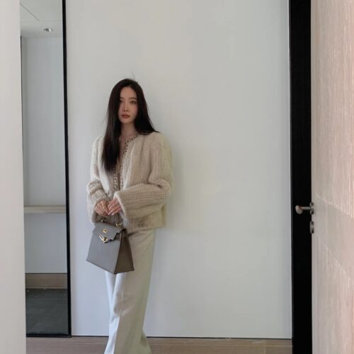 Hermes member Kelly Pack Day
No matter what bag style, Elephant Grey is a color that won't make mistakes
25 size 4 is a size that many people want to own, but it is also the most difficult size to buy
Hermes Kelly bag as the 'ultimate' bag makes it i...
