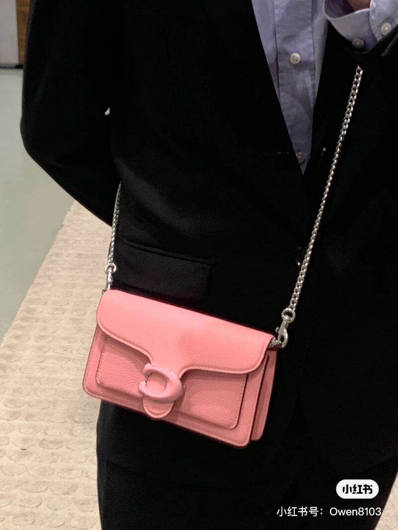Dongbai Coach/Classic Wine God Bag
The eternal wine god bag, never tire of it
A bag in hand, matching all~