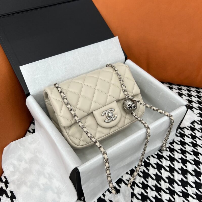 Classic silver ball square fat guy
Size 17 * 12.5 * 5
Microfiber sheepskin
Folding box airplane box packaging