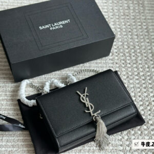 235 box cowhide
Size: 20 * 12cm (small)
YSL WoC envelope package
kate 
Caviar cowhide looks particularly good in texture! Durable and wear-resistant!
? Crossarm ? Underarm