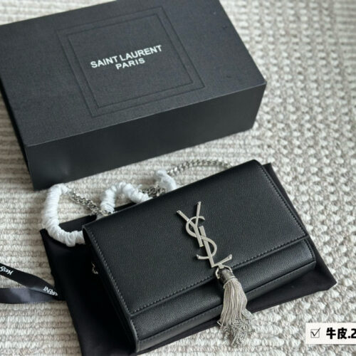 235 box cowhide
Size: 20 * 12cm (small)
YSL WoC envelope package
kate 
Caviar cowhide looks particularly good in texture! Durable and wear-resistant!
? Crossarm ? Underarm