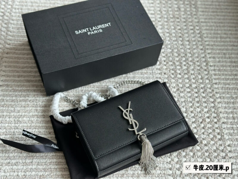 fe4eedf7f3.jpg 235 box cowhide
Size: 20 * 12cm (small)
YSL WoC envelope package
kate
Caviar cowhide looks particularly good in texture! Durable and wear-resistant!
? Crossarm ? Underarm