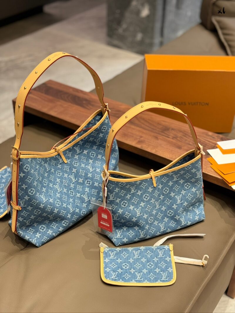 fe7989cda8.jpg 275290 Cowboy
This is simply my favorite bag!!
LV24 Limited Edition Denim Cowboy Carryall
Denim denim material is super lightweight and has a great concave shape
The vegetable tanned leather of the shoulder strap adopts this series of classic+rivet...