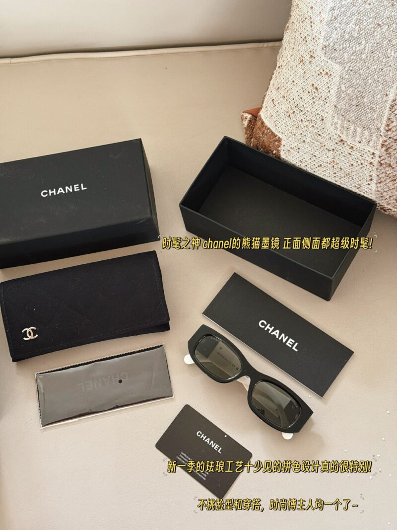 fe8f23988f.jpg 205 with complete packaging
I will really regret not getting these sunglasses this summer!
The god of fashion!
Chanel's panda sunglasses are super stylish on both the front and sides!
