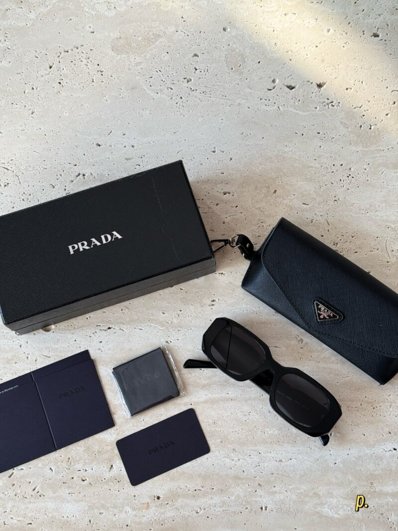 fe8fb49c1f.jpg 205 with complete packaging#
Sisters! Blow up these sunglasses!
Prad glasses/sunglasses
It's really versatile and beautiful!
I personally think it is suitable for all face shapes
And his face looks very small!!
Unlike traditional sunglasses, which ha...