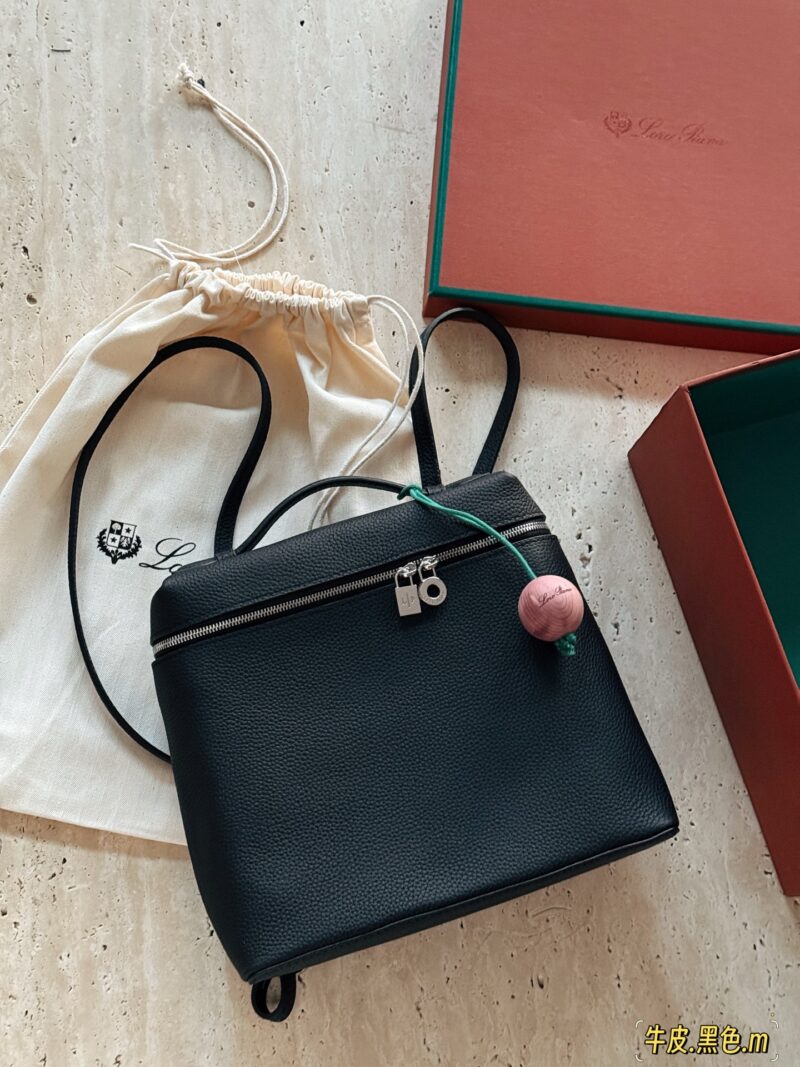 feba646ac6.jpg 320 cowhide/matching box
size:23*32cm
Loro Piana backpack goes viral/
Loro Piana's backpack is finally waiting for you!
New favorite backpack
Great! It's low-key and tasteful!
Ultra gentle color wrap
The first layer of cowhide is very durable!