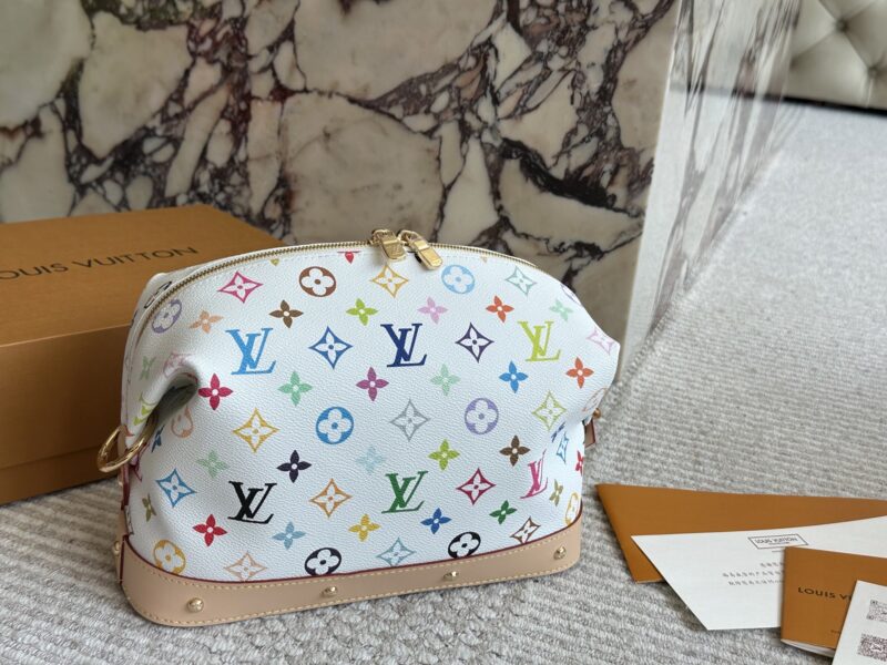 220 boxes
size：28*16cm
This makeup bag must be praised well
It's really convenient to use it!
If you go on a trip
One package can solve all problems!
L Home Makeup Bag!
Ladies' essential items,
Ladies and gentlemen,
All can be used,
A beloved doubl...