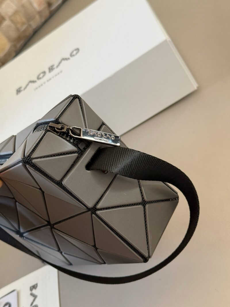ff63277643.jpg 175 boxes
size:18*11cm
Strongly recommend Miyake's Lifetime Cupid Box
Despite its small size, it can hold a lot of space
Daily necessities such as 160plus car keys can be easily put down!
It can be carried by hand, tilted back, single shoulder, and...