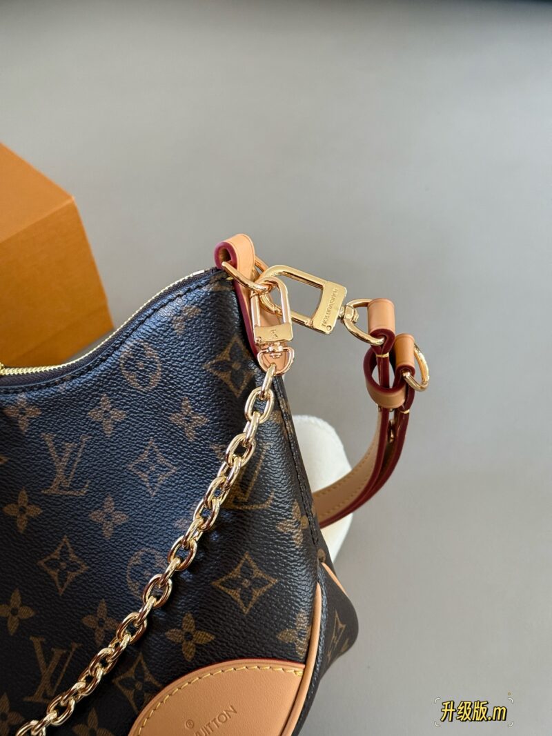 ff682a6972.jpg 255 boxes
size:29*16cm
L's vintage cow horn bun
Vintage Classic Shoulder Bag
Configure shoulder straps ? chain
Both shoulder and crossbody are unbeatable, beautiful and versatile!