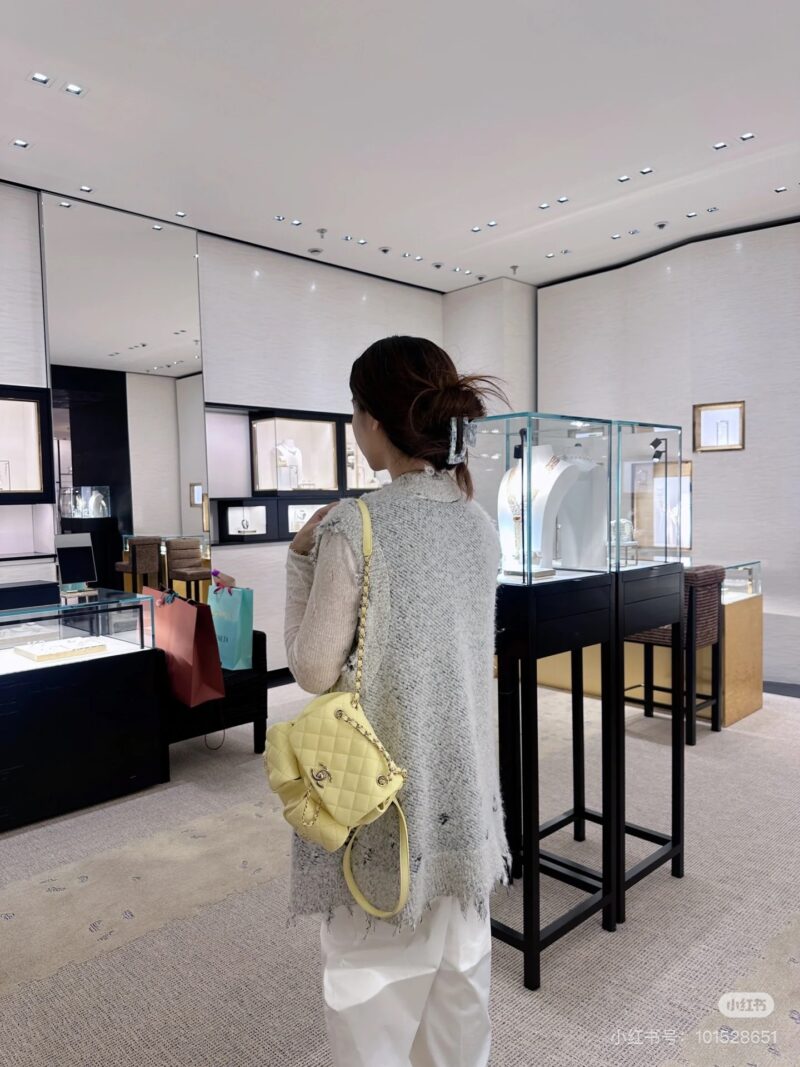 ff69eaf8f6.jpg Chanel chick yellow duma is too cute ??