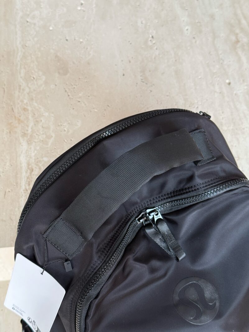 ff83adcc70.jpg 210 without box
Size: 29 * 42cm Volume: 22 liters
Lulu Crew22L Lightweight Backpack
Can accommodate a 16 inch computer
Neutral color regardless of gender
Equally popular, any color looks good