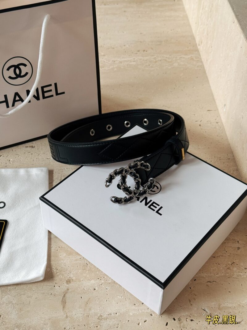 ffa0f98241.jpg 165 complete sets of packaging
Xiaoxiangjia 3cm leather chain diamond grid waist belt
A very worthwhile item to buy,
The finishing touch of Jennie's outfit, it looks very high-end no matter what!