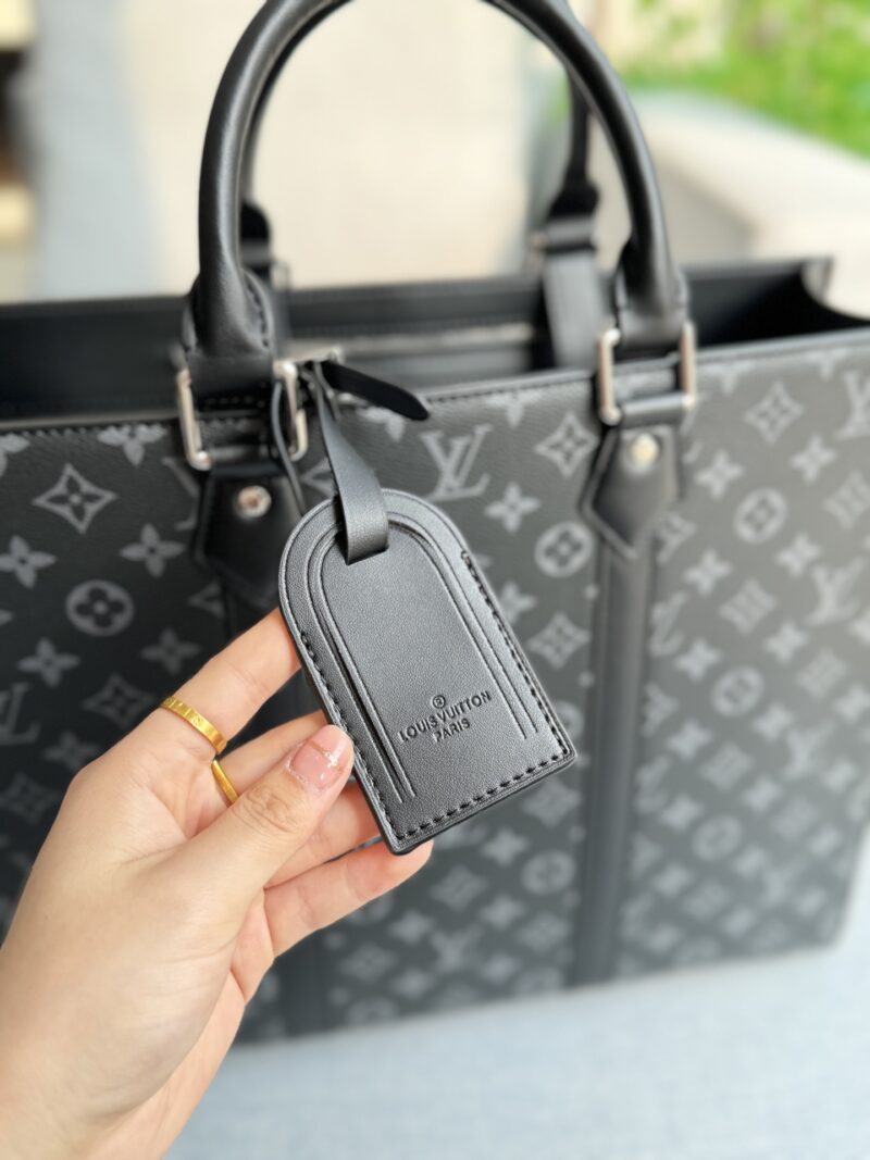 ffc39ab51c.jpg Cowhide 345
size:40×33
LV Sac Plat Sakpla 24H Black Warrior Old Flower Music Manual Bag Tote Bag Shopping Bag Handbag briefcase
Steady and atmospheric, fashionable and elegant, the classic color scheme of black and gray highlights the brand's icon...