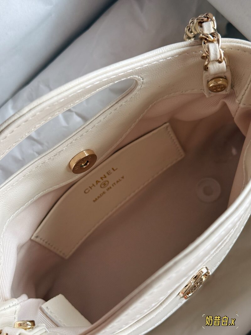 ffee83774e.jpg 200 box upgrade version
size:22*14.5cm
Xiaoxiangjia's 23a is worth buying
Cute and Loving Horizontal Version 31
Chanel has been replicated again
The new 31 bag model has released a mini size
Who can withstand this!
Xiaoxiang's true love fans must j...
