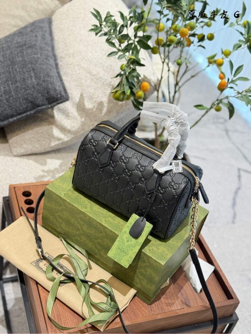Gucci Boston
Shine brilliantly in the new series. The series reinterprets classic patterns with creative design and innovative features, injecting a touch of timeless fashion into daily styling. The super double G pattern is presented with eye-catchi...